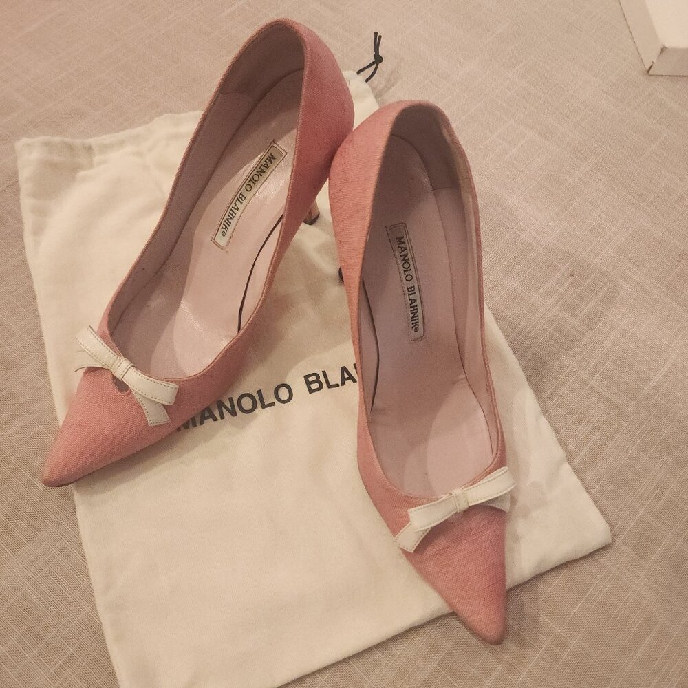 Manolo Blahnik Pink Linen Heels with Bow - Picture 5 of 6